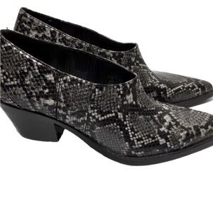 Zara snakeskin print ankle booties. Size 37.